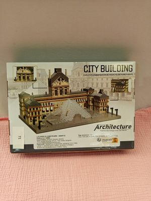 une boîte sur laquelle figure la maquette d'un bâtiment urbain