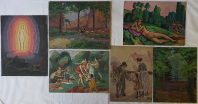 de nombreux tableaux accrochés aux murs de cette pièce