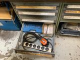 une boîte à outils qui contient tout un tas d'outils