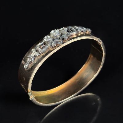 Bracelet semi-rigide ouvrant en or jaune 585/1000 (14K) orné…