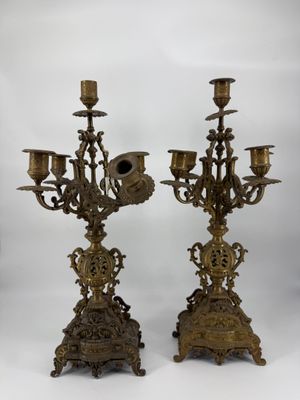 PAIRE de chandeliers en bronze.
