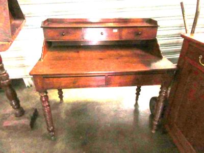 BUREAU PIETEMENT TOURNE - 101x110x65 cm 40 - 60 EURO