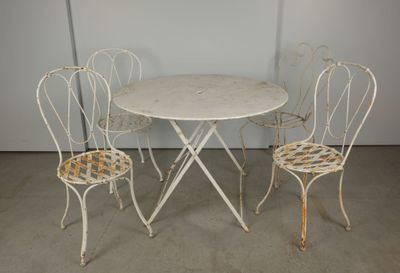 Salon de jardin en métal peint blanc, les dossiers à boucles…