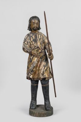 statue en bronze représentant un homme muni d'un bâton et portant un chapeau
