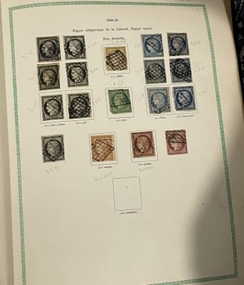 un livre avec un tas de timbres dessus