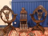 three chairs that are sitting on a rug in a room
