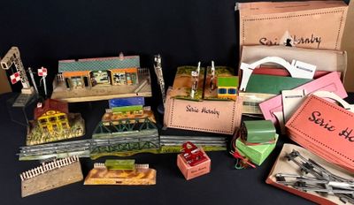 un grand nombre de jouets posés sur une table