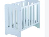 white wooden baby crib with a todd ' s bed and a todd ' s crib