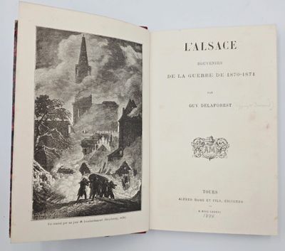 un livre ouvert avec l'image d'un château en arrière-plan