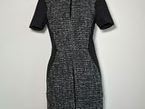 une robe noire et blanche sur un mannequin mannequin mannequin mannequin mannequin mannequin mannequin mannequin mann