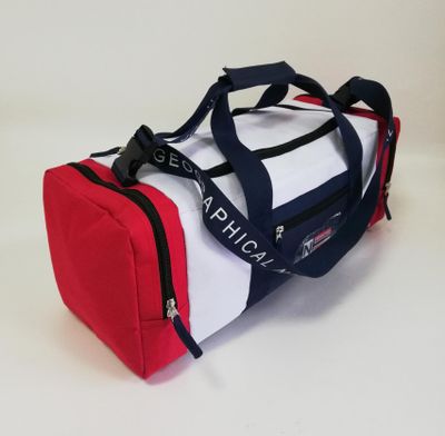 sac de voyage avec des bordures rouges, blanches et bleues