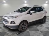 La Ford Eco-Pace blanche est garée dans une grande pièce