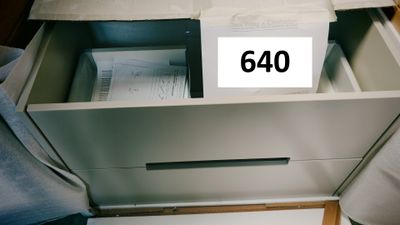 un tiroir qui contient beaucoup de papiers