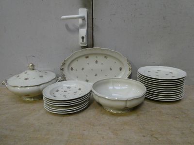 Ancienne Fabrique Royale à Limoges - Partie de service de table en por - Photo 1