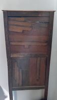 Bonnetière en bois ouvrant à une porte flanquée de colonnes … (photo 3)