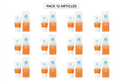 lot de 12 produits de soin de la peau sur fond blanc