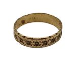 une image représentant une bague en or ornée d'une araignée