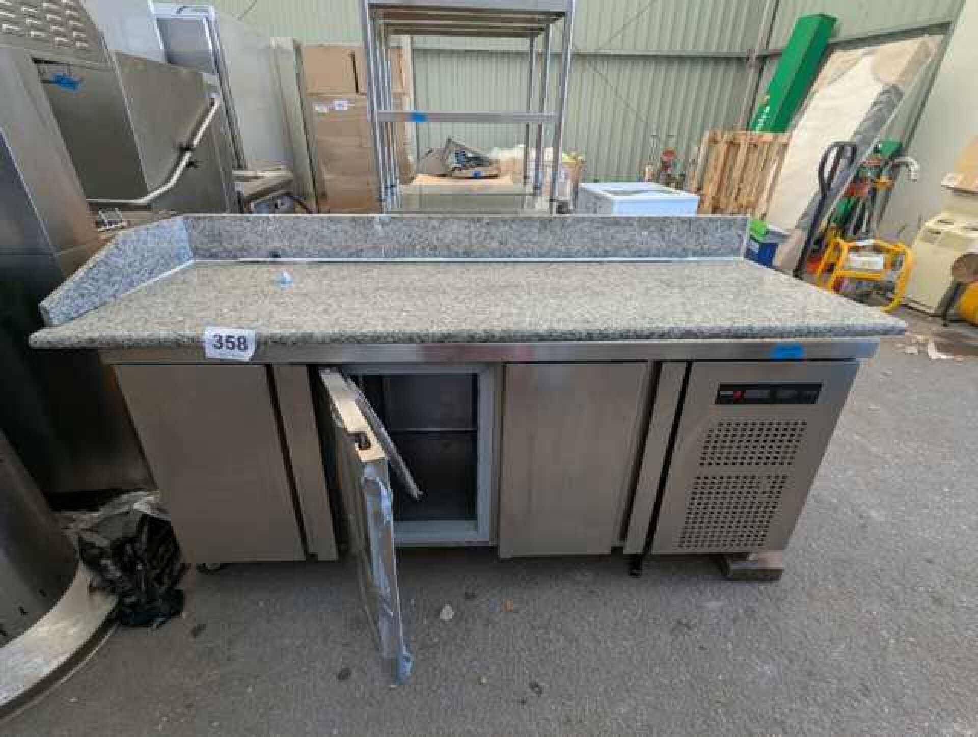 Tour réfrigéré en inox FAGOR, plateau effet granit et ouvran…