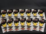 une pile de cartes à collectionner Pokémon empilées les unes sur les autres