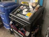 l'image d'une machine installée dans un garage