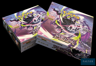 Deux boîtes de cartes Pokémon sont posées côte à côte sur un fond noir.