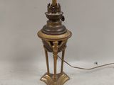 an image of a lamp that is sitting on a table