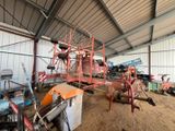 une grande machine installée dans un bâtiment