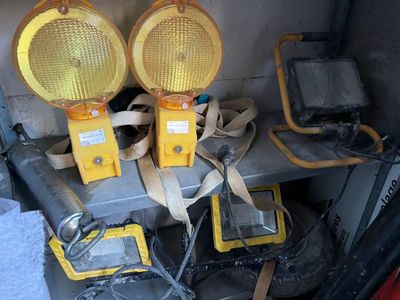 2 lampes éclairage échafaudage, 3 spots de chantier