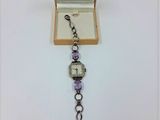 montre-bracelet avec des perles en verre améthorate et une chaîne en argent