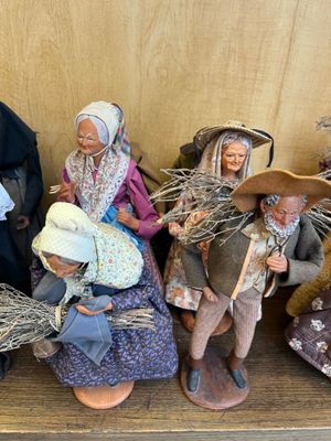 many figurines of people that are sitting on a shelf