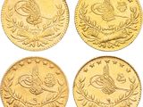 quatre types différents de pièces d'or sur fond blanc