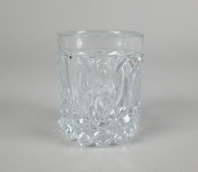 Verre en cristal à décor d'un monogramme G dans des branchag…
