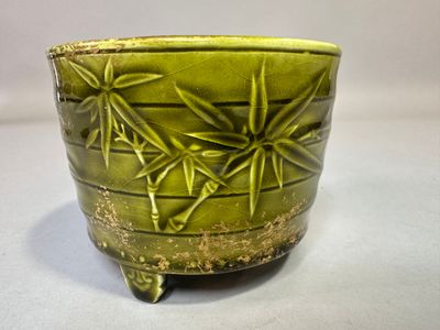 69. Petit pot en faïence fine, seconde moitié XIXe siècle, r…