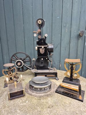 a lot of different types of machines sitting on a table