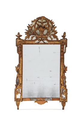 an image of a mirror that is sitting on top of a table