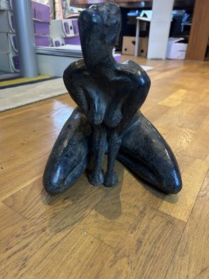 Sylvie MANGAUD-LASSEIGNE. numéroté 2/8, sculpture de femme à…