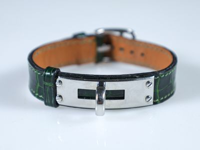 bracelet en cuir vert et noir avec une boucle en argent