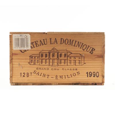 une boîte en bois sur laquelle est collée une étiquette portant l'inscription « Château Dominique »
