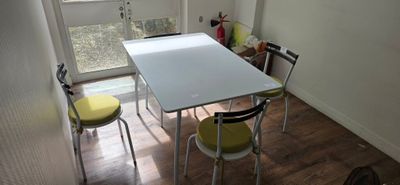 1 TABLE DE CUISINE BLANCHE DIMENSION 120 x 80, PIETEMENT MET…