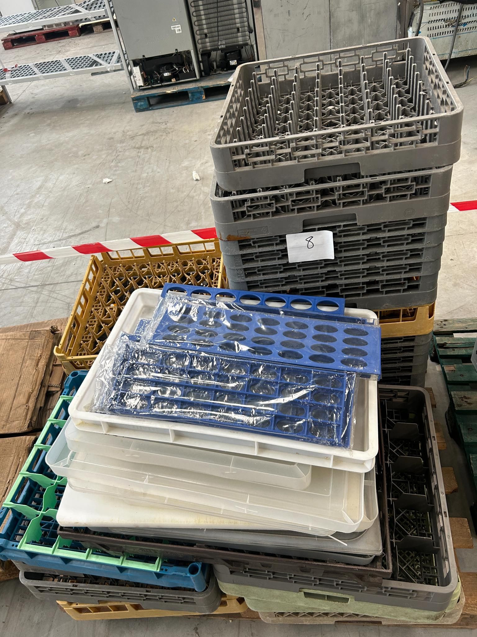Lot de panier de lave vaisselle, en l'état