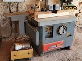 a machine that is sitting in the middle of a room