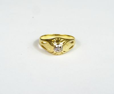 Bague or jaune 750/°° forme jonc anglais avec un diamant tai…