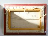 une image représentant un cadre accroché au mur à l'aide d'une corde