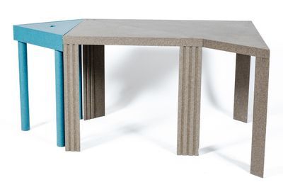 Ensemble de trois tables en bois et résine modulables de for… - Photo 1