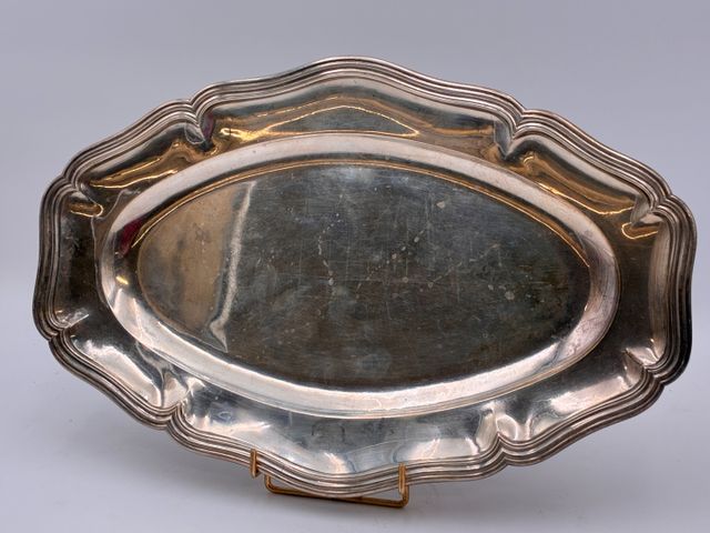 Argent Minerve : plat ovale chantourné, PB : 1011.3gr, en règle