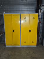 T43: 4 racks orange/bleu (vide) + 3 armoires métaiiques avec… (photo 3)