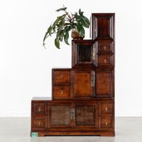 Un « kaidan tansu » oriental, ou commode en escalier modulai… (photo 2)