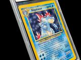 gros plan d'une carte pokemon dans un étui en plastique
