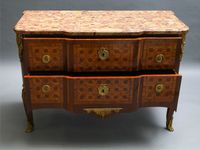 Commode marquetée en bois de rose et de violette de carrés à… (photo 5)