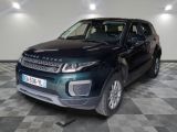une photo d'une Land Rover noire garée dans un garage